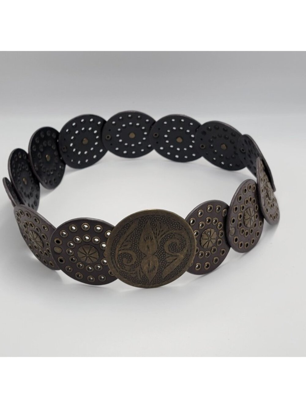 VTG  Y2K/Boho Circular Leather & Brass Disc Belt With Intricate Cutout Details A